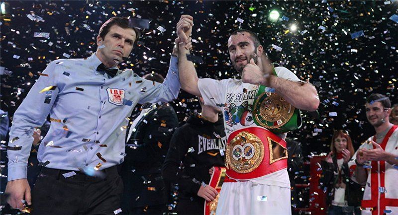 Гассиев победил Лебедева по решению судей и забрал чемпионский титул
