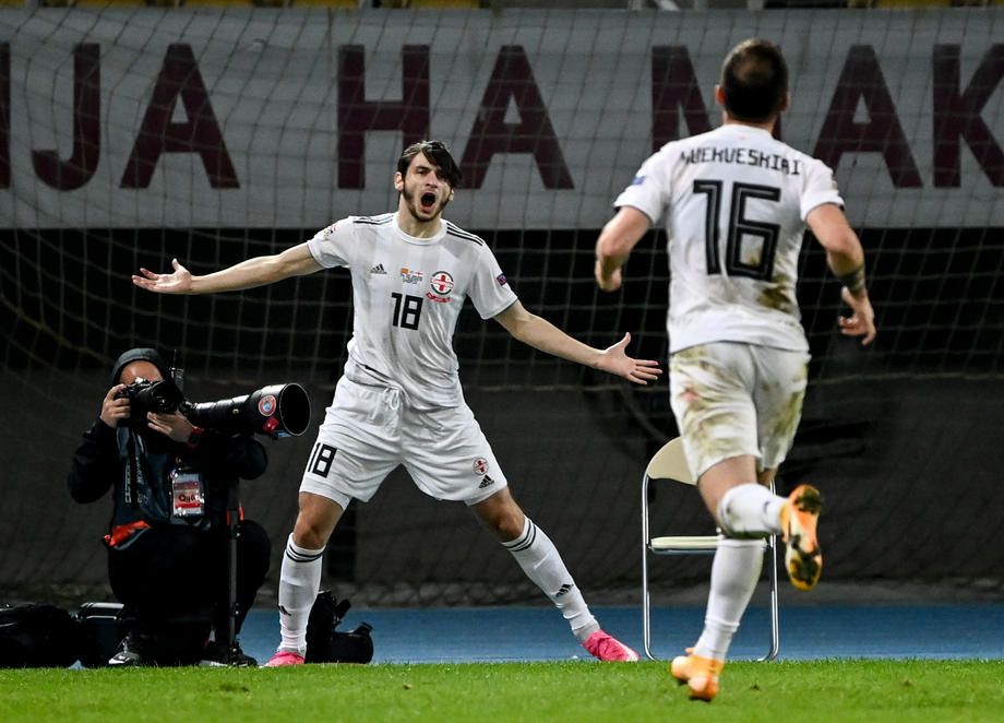 Губениев о переходе Хвичи в «Наполи»: Я за него очень рад. Он же не Кокорин Губениев о переходе Хвичи в «Наполи»: Я за него очень рад. Он же не Кокорин