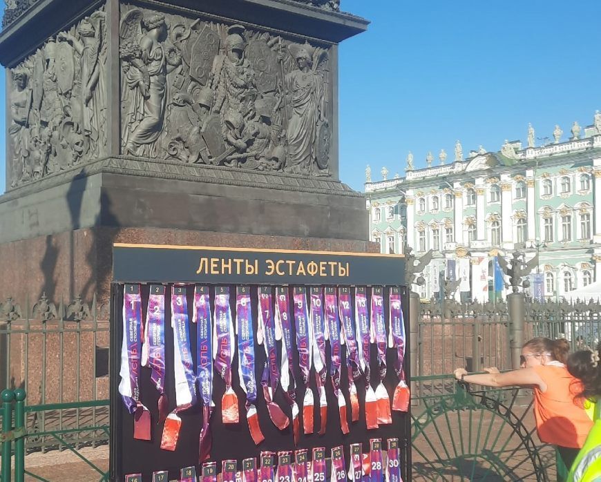 Культура бега, ослепительное солнце и тысячи зрителей. Полумарафон «Северная столица»