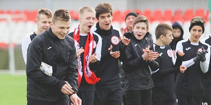 «Знамя Труда» подпишет профессиональный контракт с вратарем, в которого ударила молния