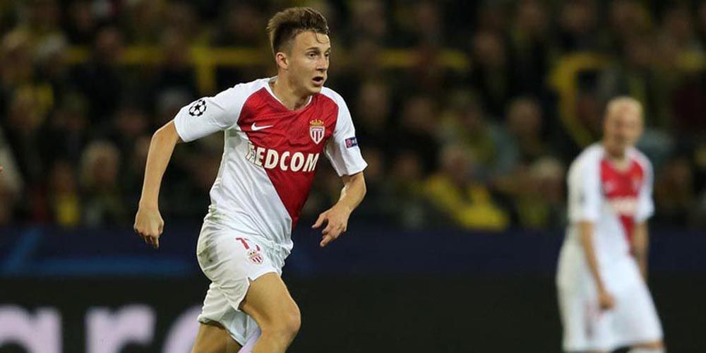 Аленичев назвал Головина лучшим российским футболистом в 2023 году Аленичев назвал Головина лучшим российским футболистом в 2023 году