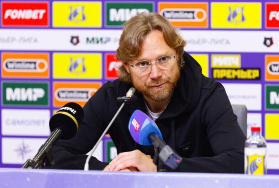 Карпин не сможет совмещать пост в сборной России и иностранном клубе