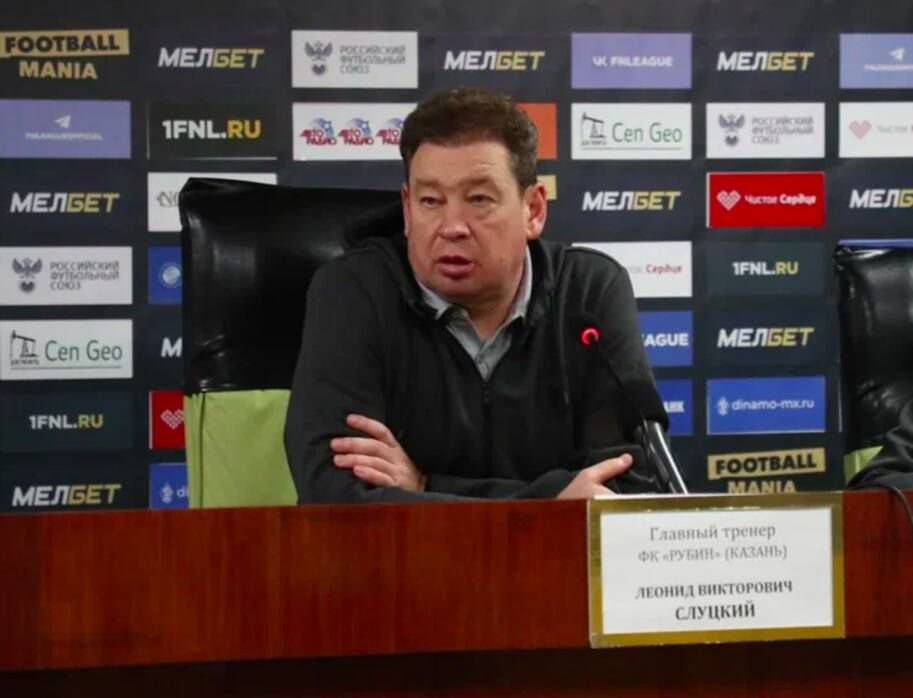 Слуцкий пошутил в Comedy Club: У Дзюбы я оживил только руки Слуцкий пошутил в Comedy Club: У Дзюбы я оживил только руки