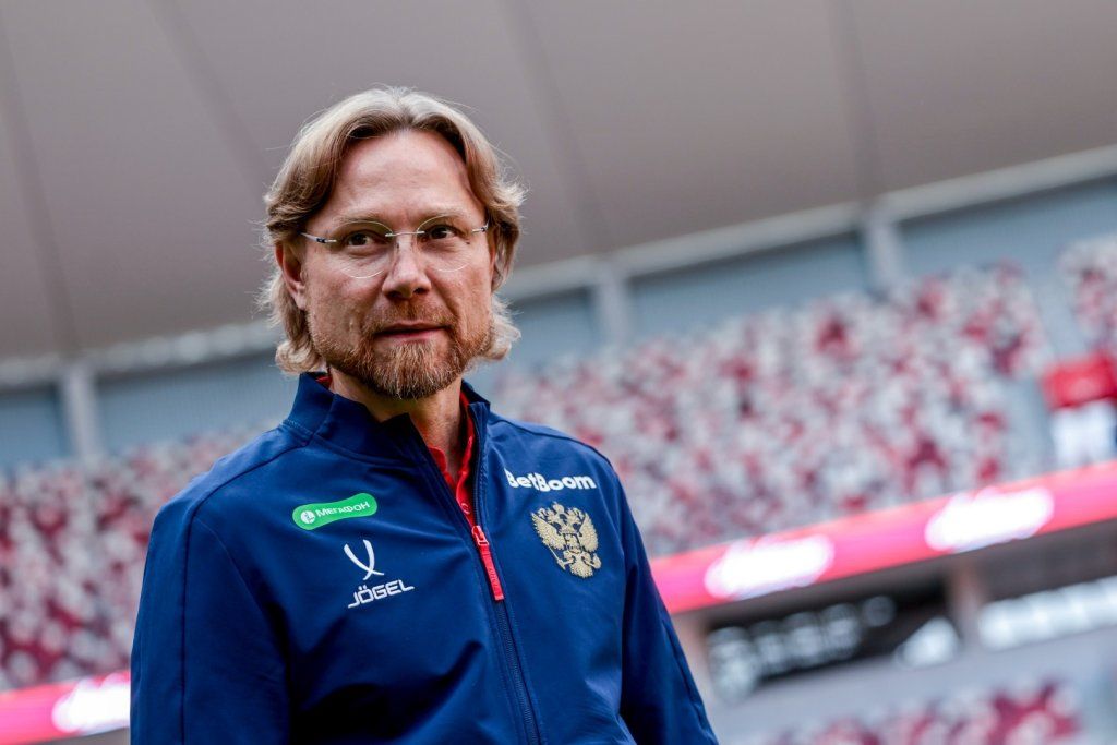 Валерий Карпин