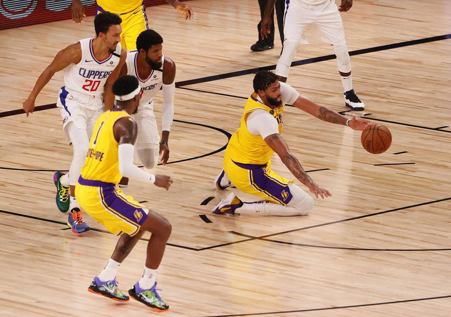 «Лейкерс» обеспечил себе первое место Западной конференции