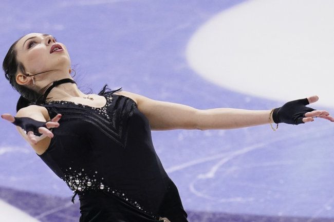 Туктамышева неудачно прыгнула четверной на чемпионате России, Мишин ушел с катка