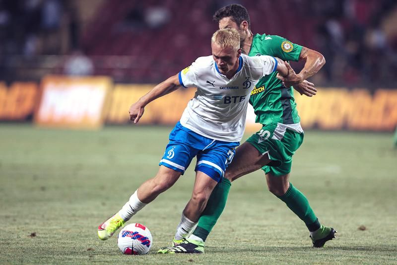 «Динамо» одерживает третью сухую победу подряд и вновь догоняет «Зенит» в борьбе за золото «Динамо» одерживает третью сухую победу подряд и вновь догоняет «Зенит» в борьбе за золото