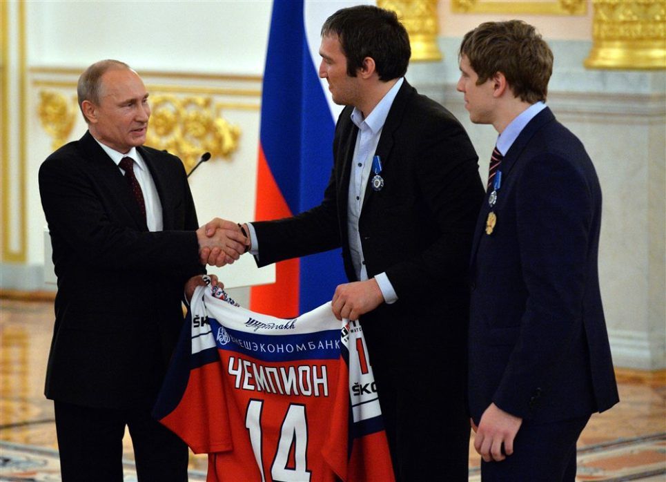 Крикунов – об Овечкине в Госдуме: Он к окончанию карьеры настолько наиграется, что ему будет не до хоккея Крикунов – об Овечкине в Госдуме: Он к окончанию карьеры настолько наиграется, что ему будет не до хоккея