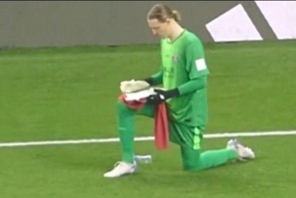 Шпаргалка на полотенце помогла Сафонову отразить четыре пенальти в финале за «ПСЖ»