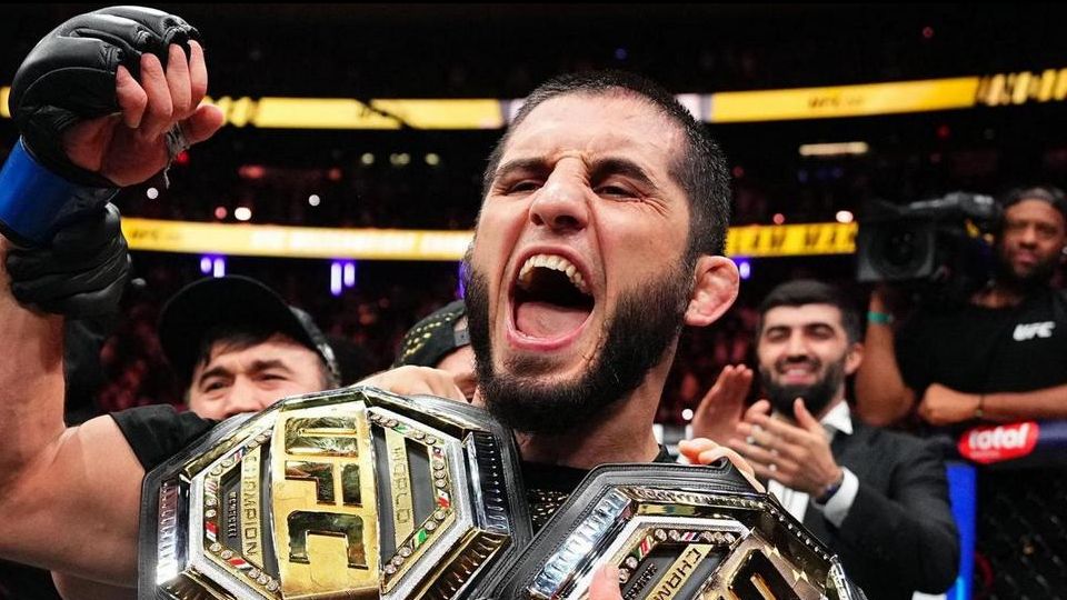 Тренер Махачева оценил вероятность проведения боя с Топурией в Белом доме