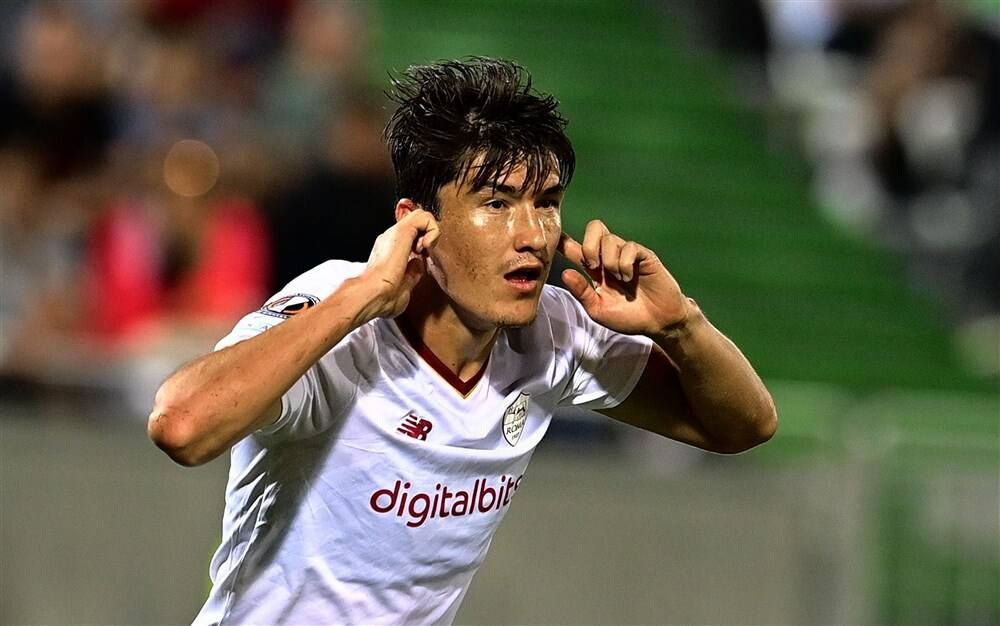 Шомуродов и Урунов попали в заявку сборной Узбекистана на матч с Россией