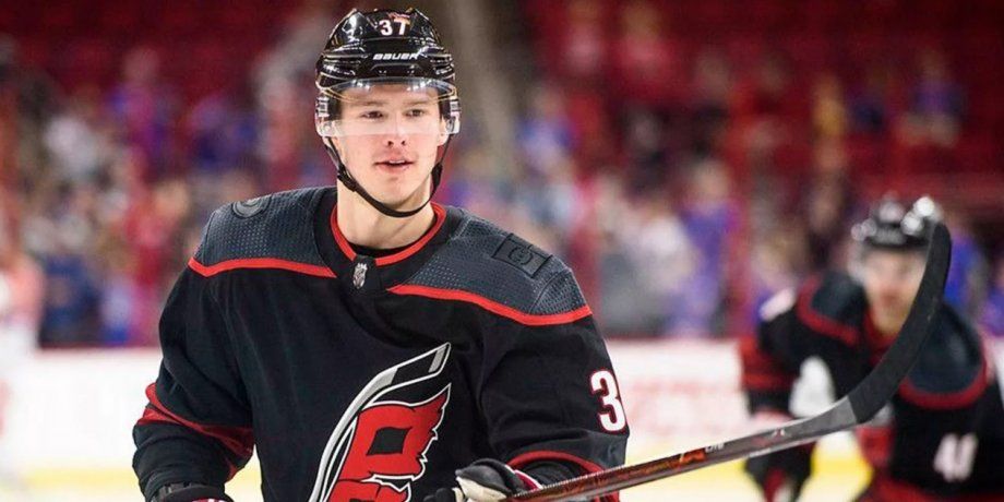 «Каролина» со Свечниковым обыграла «Бостон» в первом матче плей-офф НХЛ «Каролина» со Свечниковым обыграла «Бостон» в первом матче плей-офф НХЛ