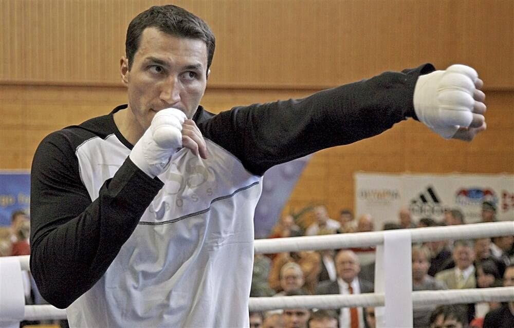 Украина бойкотирует чемпионаты мира по боксу из-за допуска россиян и белорусов Украина бойкотирует чемпионаты мира по боксу из-за допуска россиян и белорусов