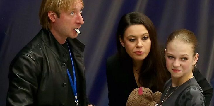 Урманов по итогам контрольных прокатов выделил двух фигуристок