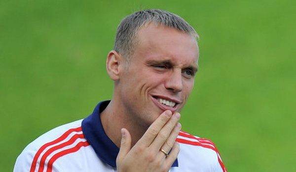 Денис Глушаков тренируется по индивидуальной программе Денис Глушаков тренируется по индивидуальной программе