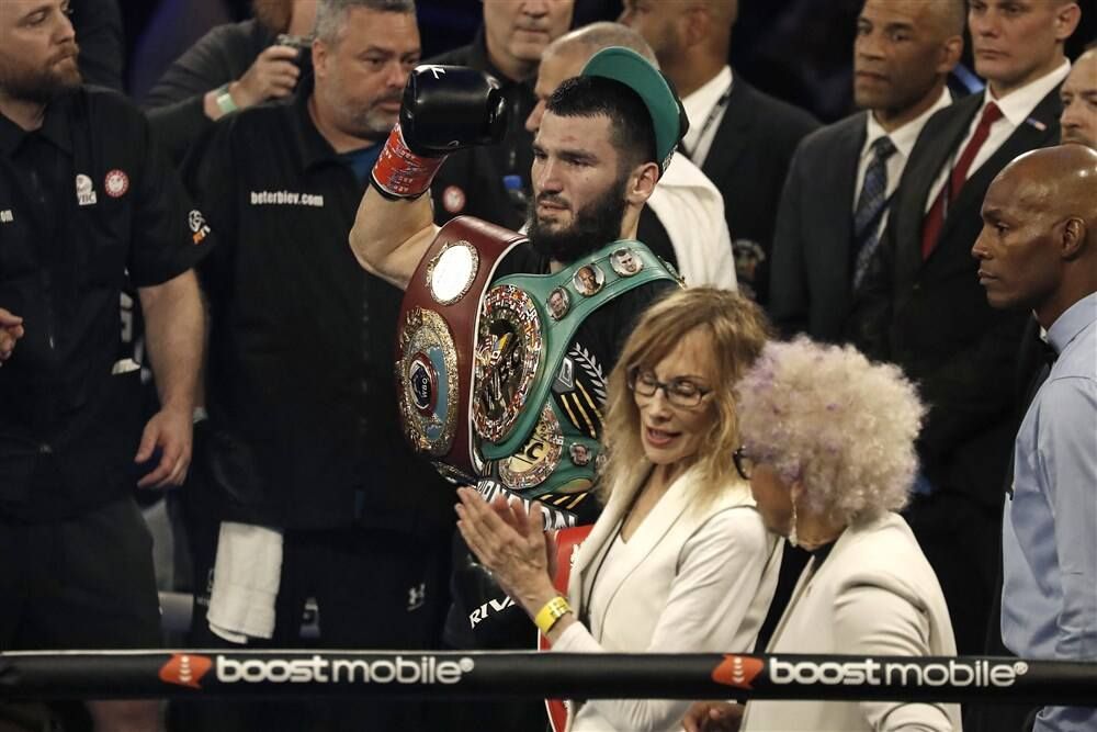 Стало известно, почему Бетербиев не исключен из рейтинга WBC