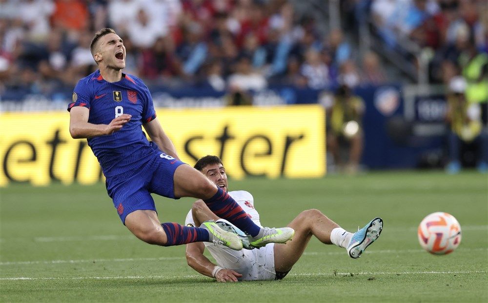 Футболисты США и Канады устроили массовую драку после 1/4 финала Золотого кубка КОНКАКАФ Футболисты США и Канады устроили массовую драку после 1/4 финала Золотого кубка КОНКАКАФ