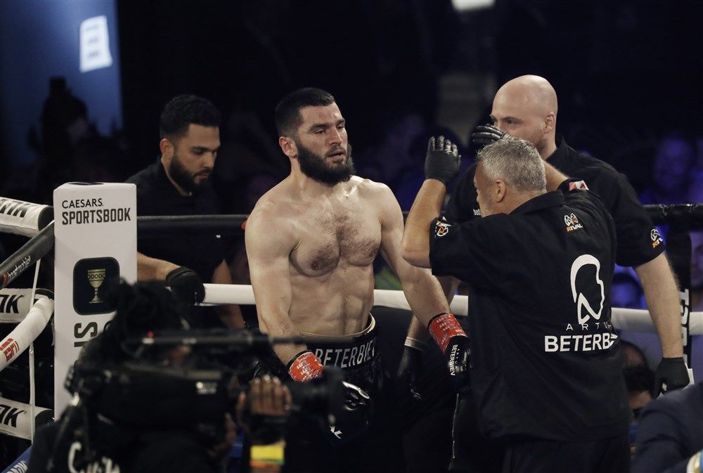 Бетербиев – о переговорах с Биволом: Они неправильно поступают, пудрят людям мозги Бетербиев – о переговорах с Биволом: Они неправильно поступают, пудрят людям мозги