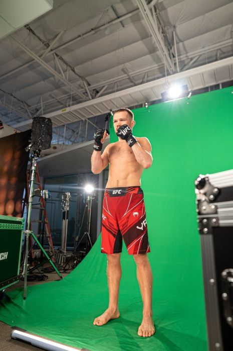 Петр Ян и Мераб Двалишвили провели фотосессию перед боем на UFC 