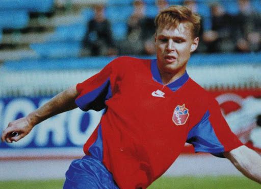 Эдгарас Янкаускас о выступлениях за «Бенфику»: «Игра на стадионе университета, а раздевалка в гараже» Эдгарас Янкаускас о выступлениях за «Бенфику»: «Игра на стадионе университета, а раздевалка в гараже»