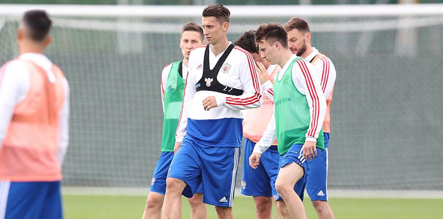 Три дня в Новогорске: под дождем и без Дзюбы Три дня в Новогорске: под дождем и без Дзюбы