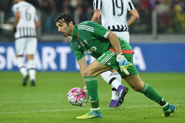 Буффон и Барцальи продлили контракты с «Ювентусом» до 2018 года