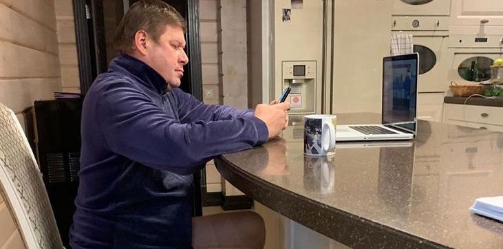 Дмитрий Губерниев ответил своему кумиру на требование не лезть в футбол и не трогать Семина Дмитрий Губерниев ответил своему кумиру на требование не лезть в футбол и не трогать Семина
