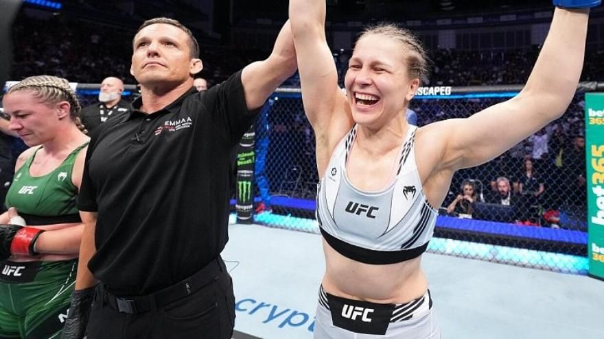 «Держала организм обезвоженным пять часов»: звезда UFC рассказала, как дважды упала в обморок на взвешивании 