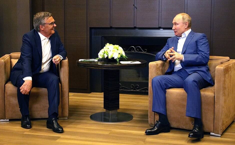 «Будем рады, когда построят СКА Арену». Владимир Путин обсудил с Рене Фазелем ЧМ-2023 по хоккею