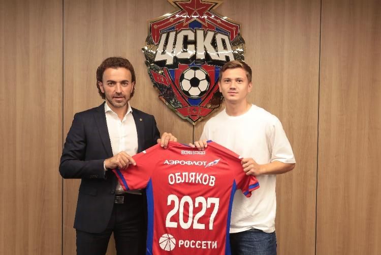 ЦСКА продлил контракт с Обляковым