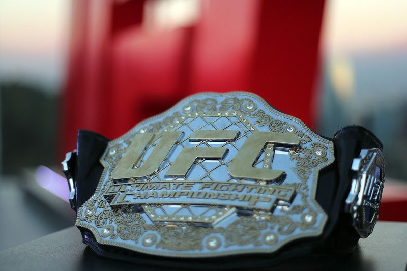 Александр Волков победил Марчина Тыбуру на UFC 267