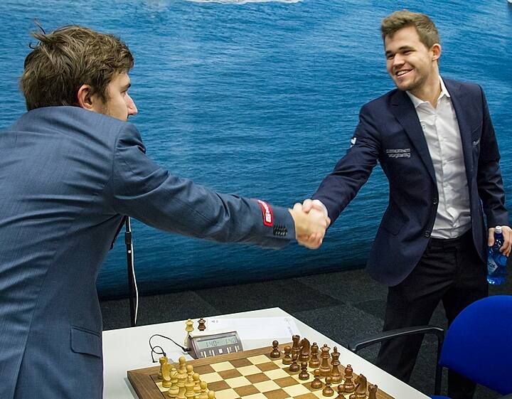 Карякин и Карлсен лидируют на чемпионате мира по блицу