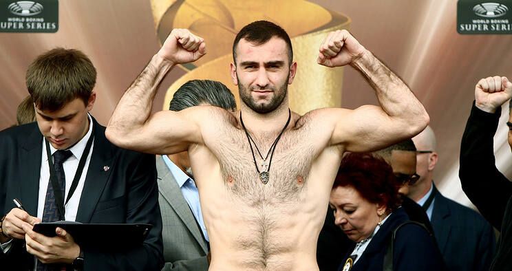 Гассиев и Усик показали равный вес на взвешивании