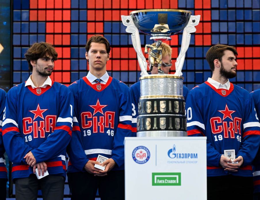 Обладатель Кубка Стэнли «Флорида» перенимает опыт СКА