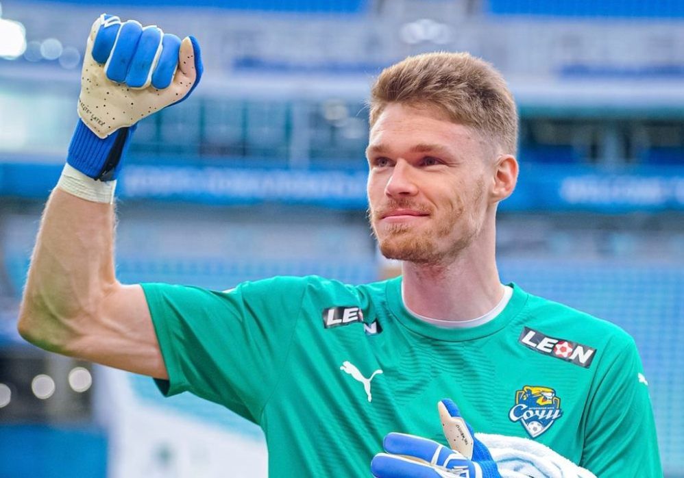 «Динамо» хочет перехватить у «Зенита» вратаря «Сочи» Адамова