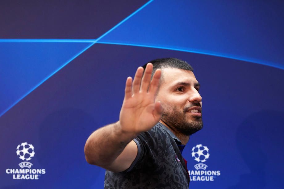 Агуэро, Гарай, Чорлука и еще 10 футболистов, завершивших карьеру в 2021 году Агуэро, Гарай, Чорлука и еще 10 футболистов, завершивших карьеру в 2021 году