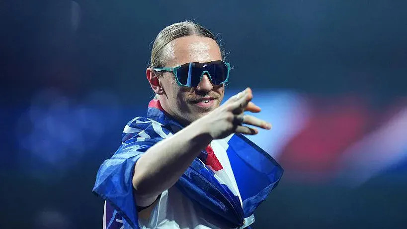 Министр спорта РФ поздравил Сафонова с победой в Лиге чемпионов: Желаем ему успехов и любви