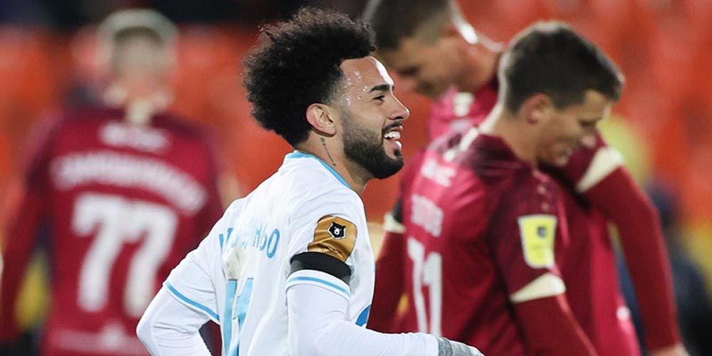 Семак – о травме Клаудиньо: Еще до игры у него болела голова, и он попросил замену Семак – о травме Клаудиньо: Еще до игры у него болела голова, и он попросил замену