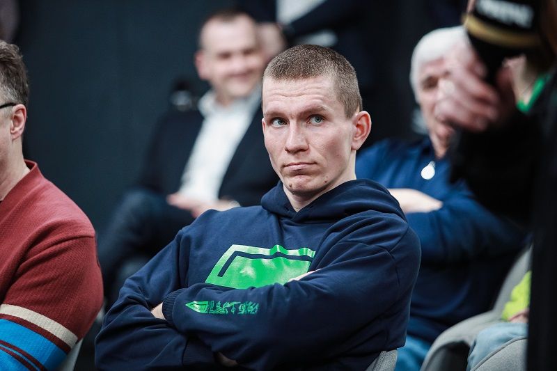 Александр Большунов