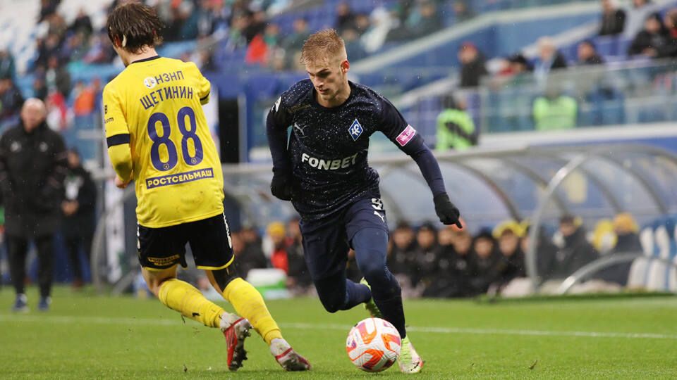 «Локомотиву» больше нужны защитники, а берут атакующих футболистов» – Сенников о переходе Глушенкова и Пиняева «Локомотиву» больше нужны защитники, а берут атакующих футболистов» – Сенников о переходе Глушенкова и Пиняева