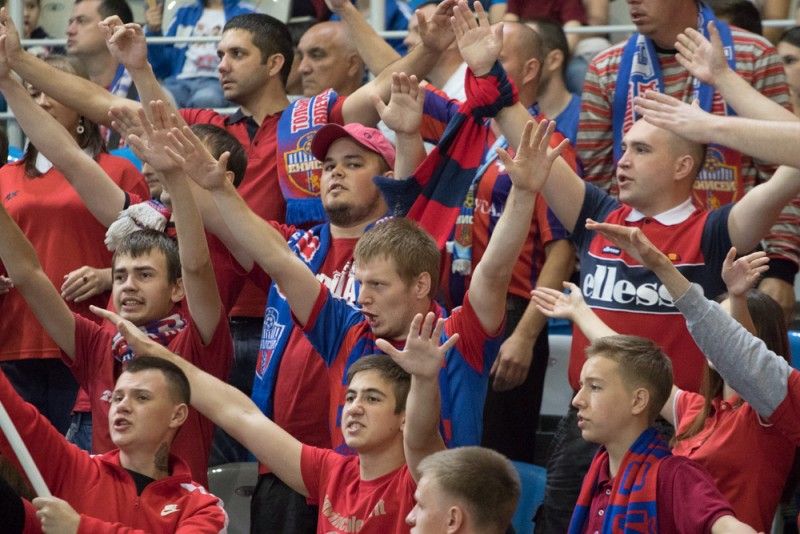 Болельщики «Енисея» подняли флаг клуба на 5 642 метра