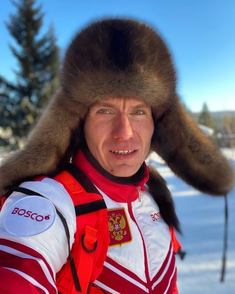 Легков заявил, что Большунов, скорее всего, имел право встать впереди Устюгова
