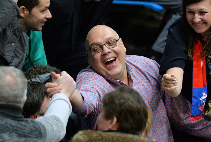 Экс-баскетболист избил пожилую охранницу
