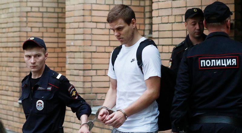 Дмитрий Селюк: «Зенит» станет чемпионом и без Кокорина. Человеку, который год был в тюрьме, приличнее начать играть в «Сочи»