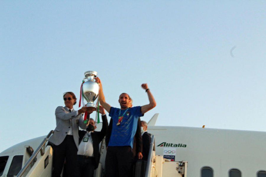 Капитан и лидер сборной Италии Джорджо Кьеллини ждет предложения «Ювентуса»