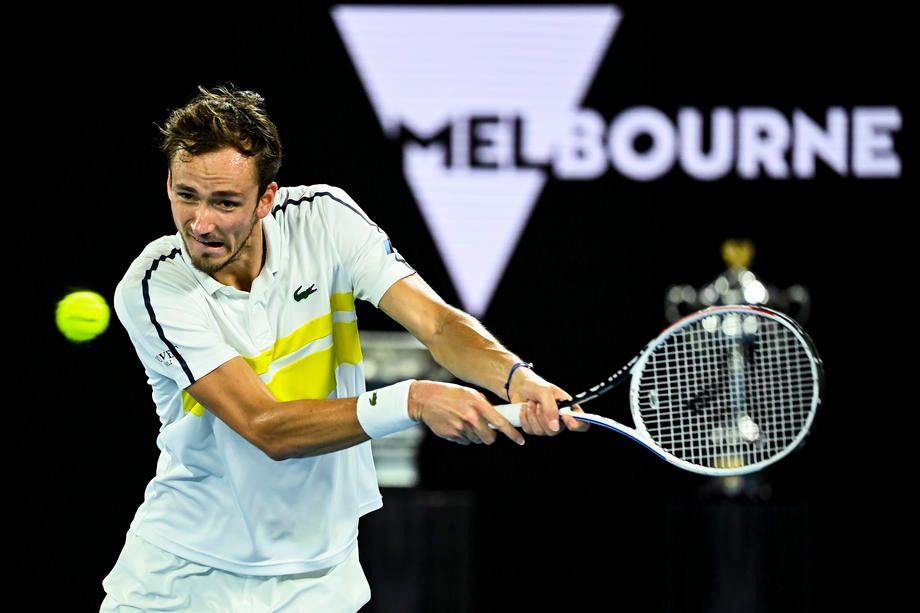 Даниил Медведев вышел в финал Australian Open и продлил победную суперсерию