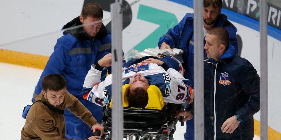 Нападающий «СКА-Нева» Танков пропустит около года после столкновения с соперником