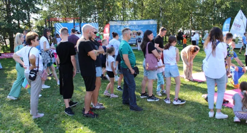 Очередь на отжимания.JPG