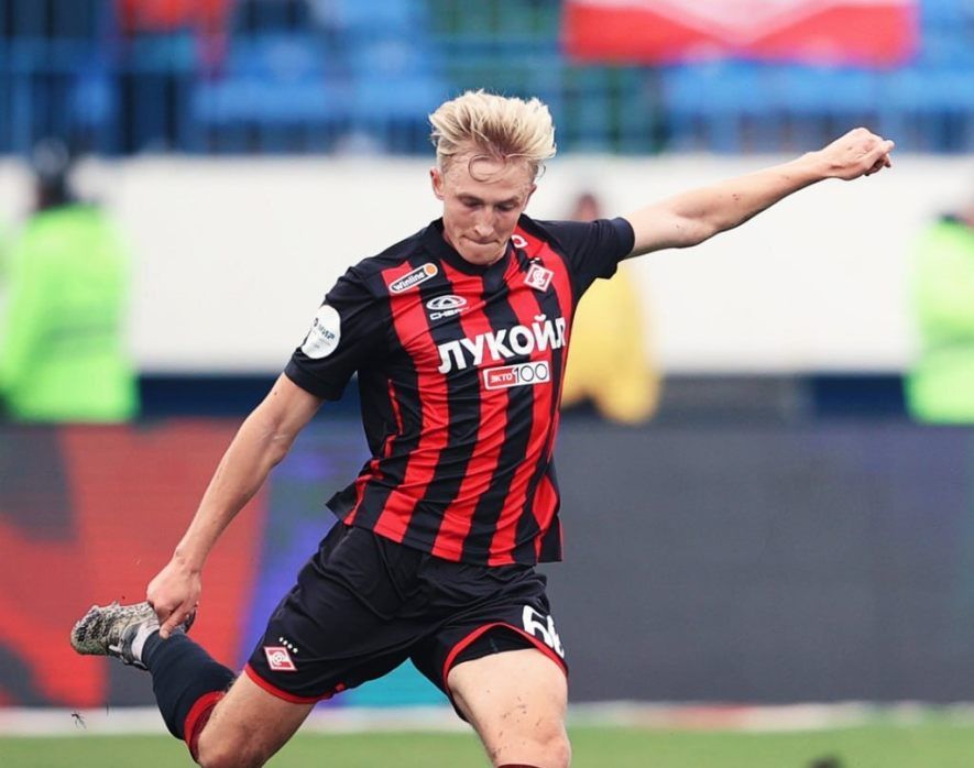 Литвинов рассказал, что поле в Воронеже не позволяло игрокам делать передачи низом Литвинов рассказал, что поле в Воронеже не позволяло игрокам делать передачи низом