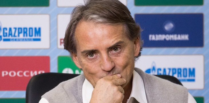 Манчини жевал жвачку во время интервью. Но его не накажут